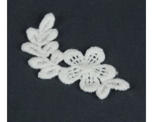 Кружевной "Цветок с листьями" белый, 1 шт