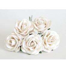 Роза крупная с закругленными лепестками белая 4 см. 1 шт